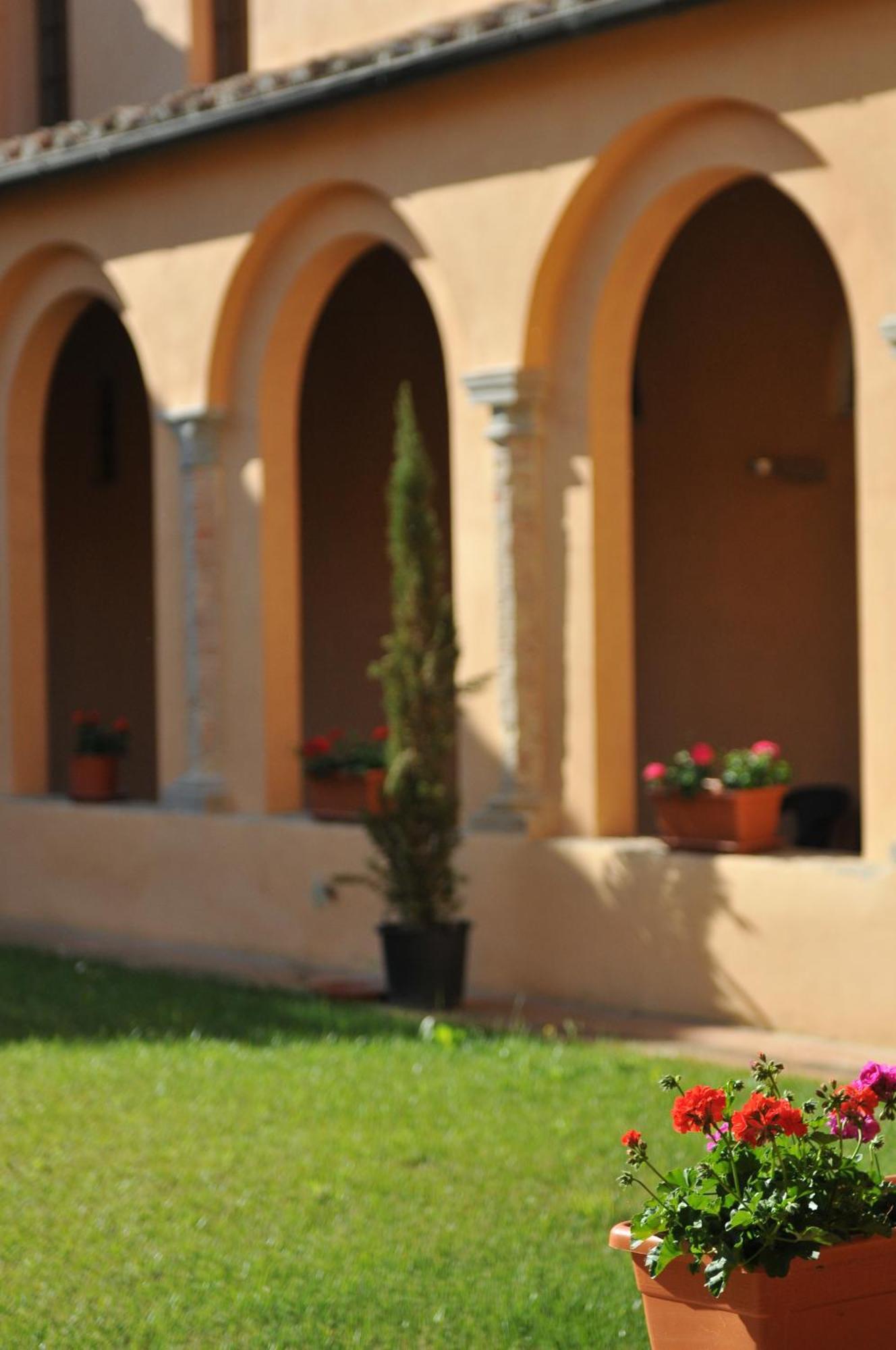 Chiostro Delle Monache Hostel Волтера Екстериор снимка