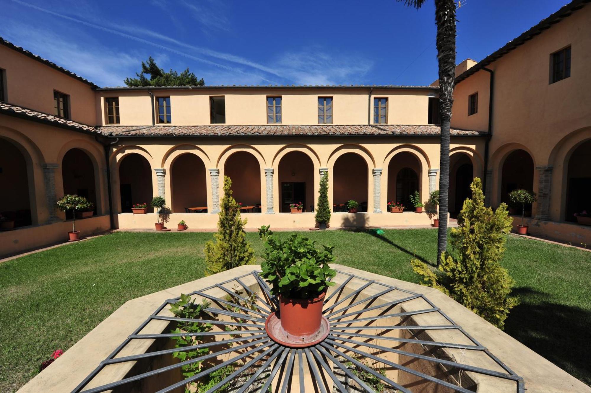 Chiostro Delle Monache Hostel Волтера Екстериор снимка