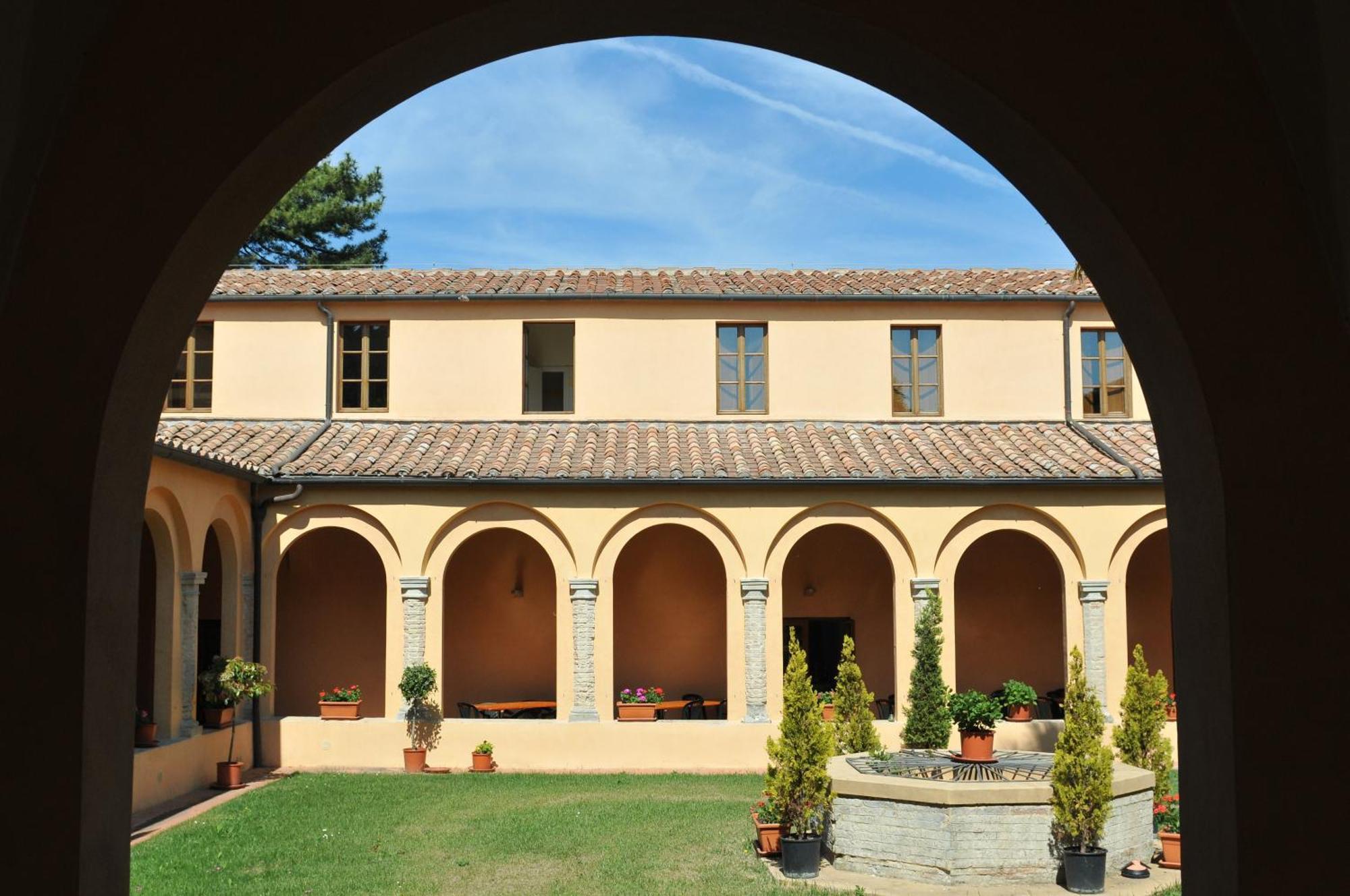 Chiostro Delle Monache Hostel Волтера Екстериор снимка