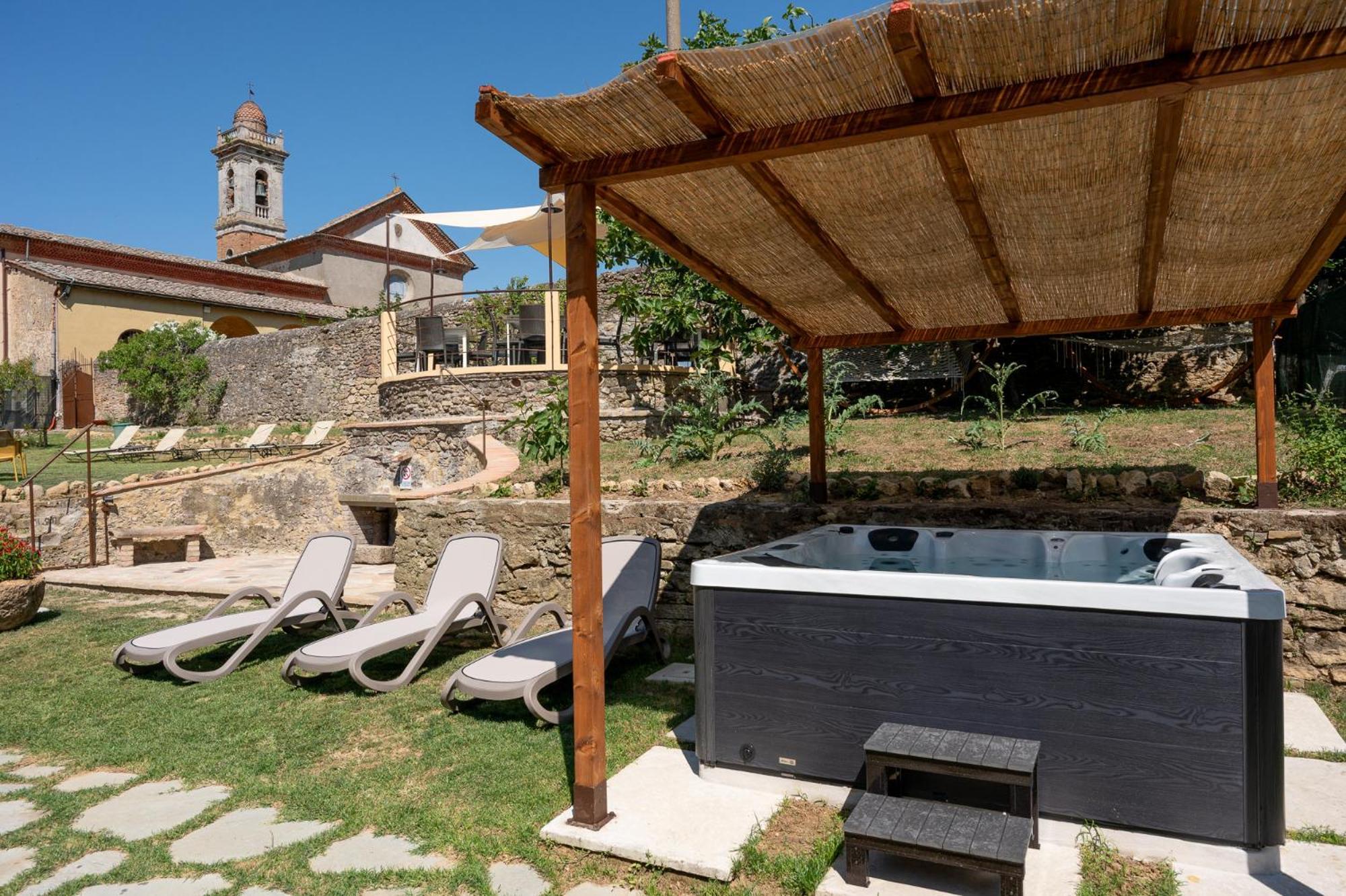 Chiostro Delle Monache Hostel Волтера Екстериор снимка
